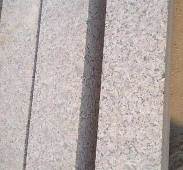 五蓮紅路沿石如何避免吐黃