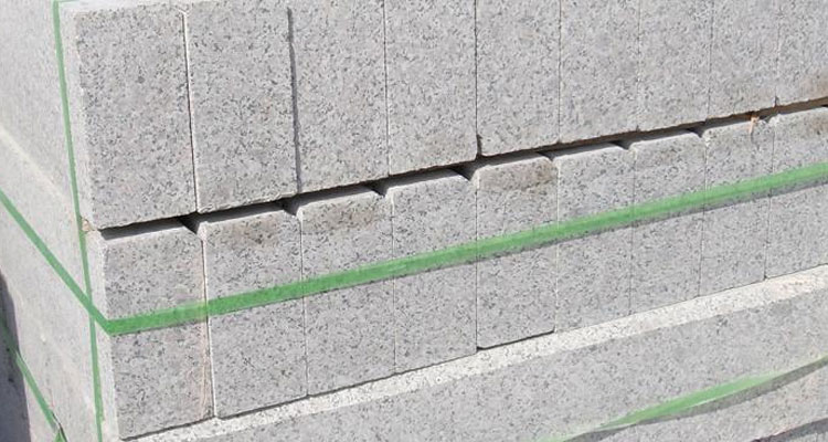 五蓮花路邊石